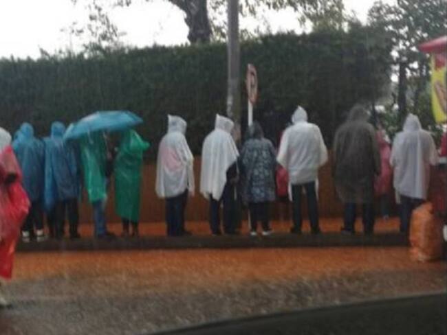 [En Fotos] Fuerte lluvia dificulta entrada al concierto de The Rolling Stones