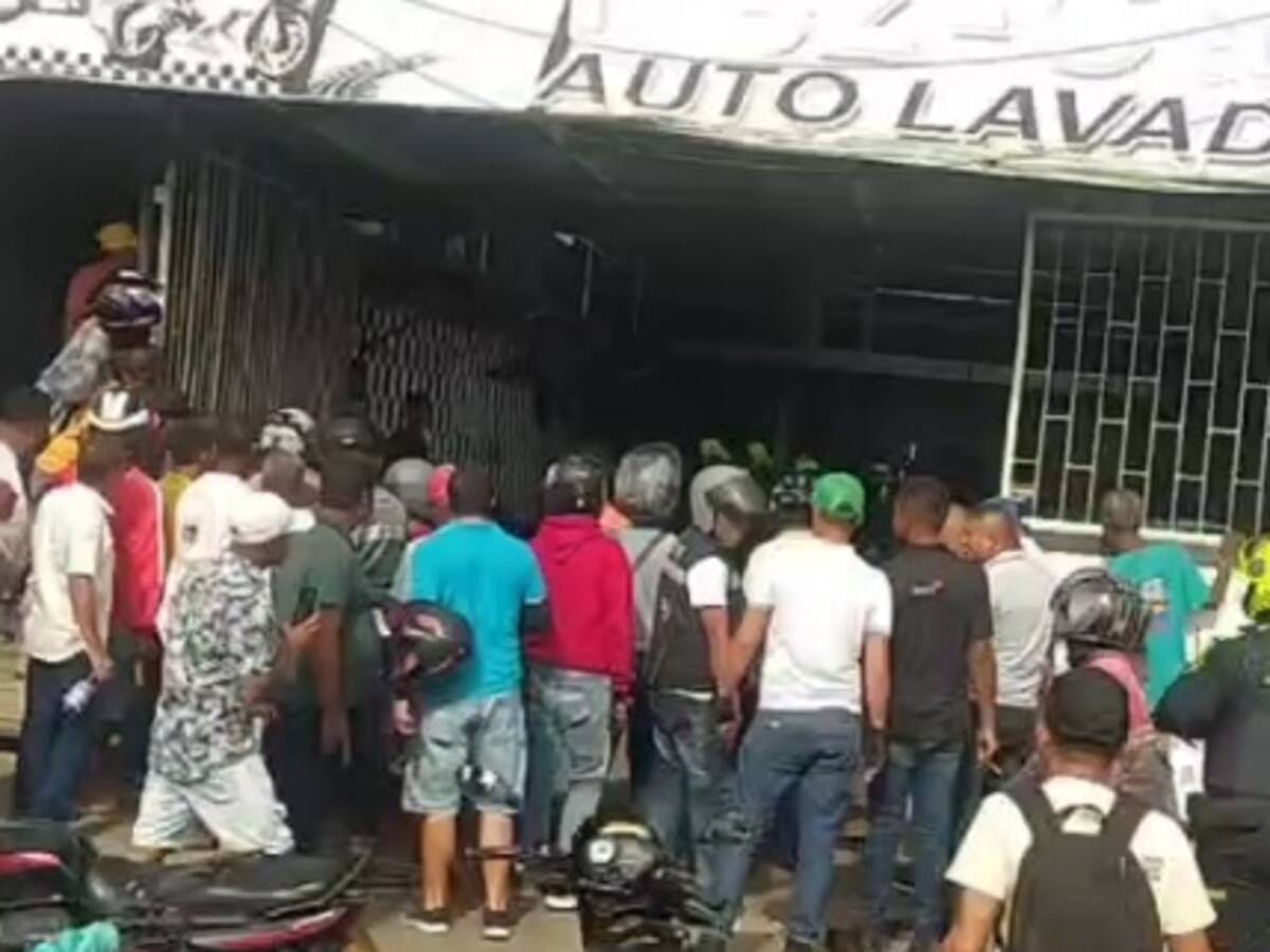 Un muerto y un herido dejó ataque de sicarios dentro de un lavadero de autos en Cartagena
