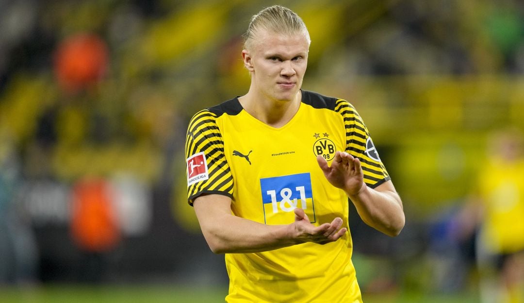 Erling Haaland, delantero del Borussia Dortmund, es pretendido por el Barcelona.