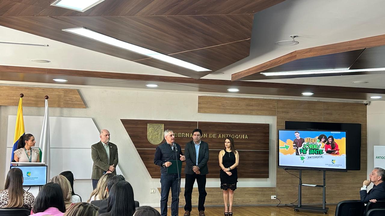 Lanzamiento del programa Jóvenes Pa' Lante - Antioquia. Foto: Caracol Radio.