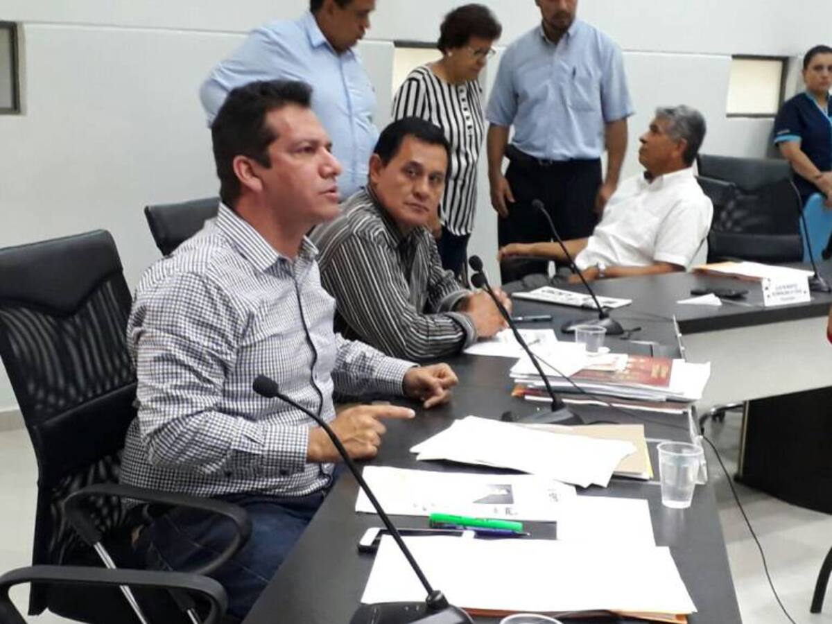 Video: Un diputado llama al alcalde "viejo ladrón"