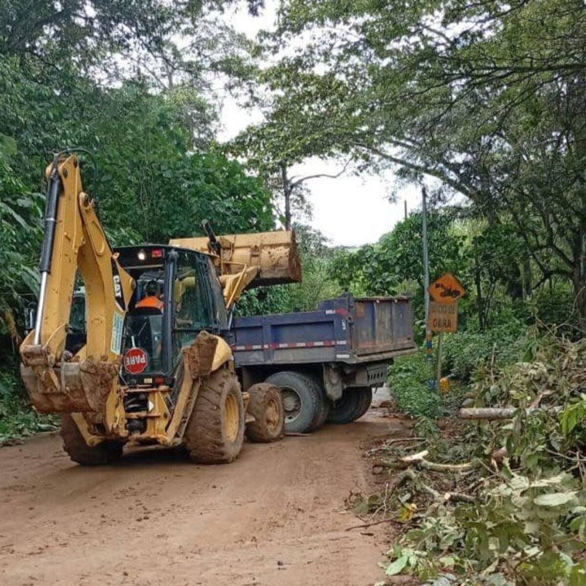 ¿Cuánta maquinaria tiene la gobernación del Quindío para atender derrumbes por las lluvias?