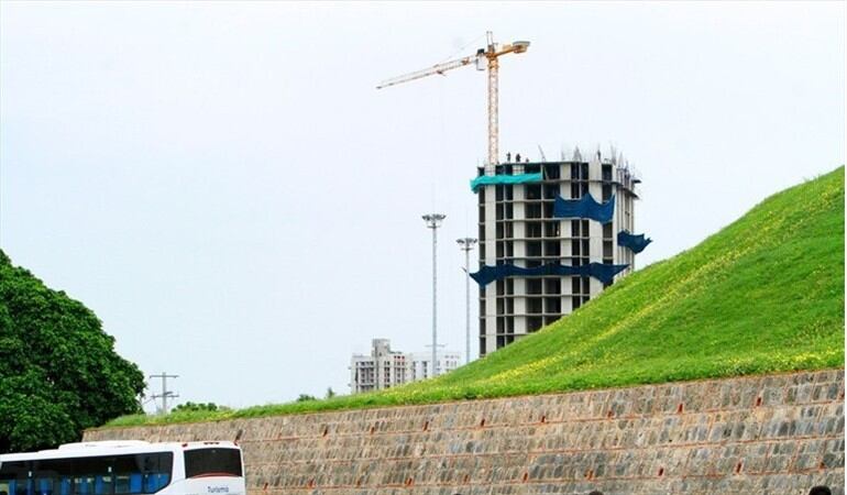 El polémico edificio Aquarela tiene en riesgo la declaratoria de patrimonio que ostenta Cartagena. Foto: