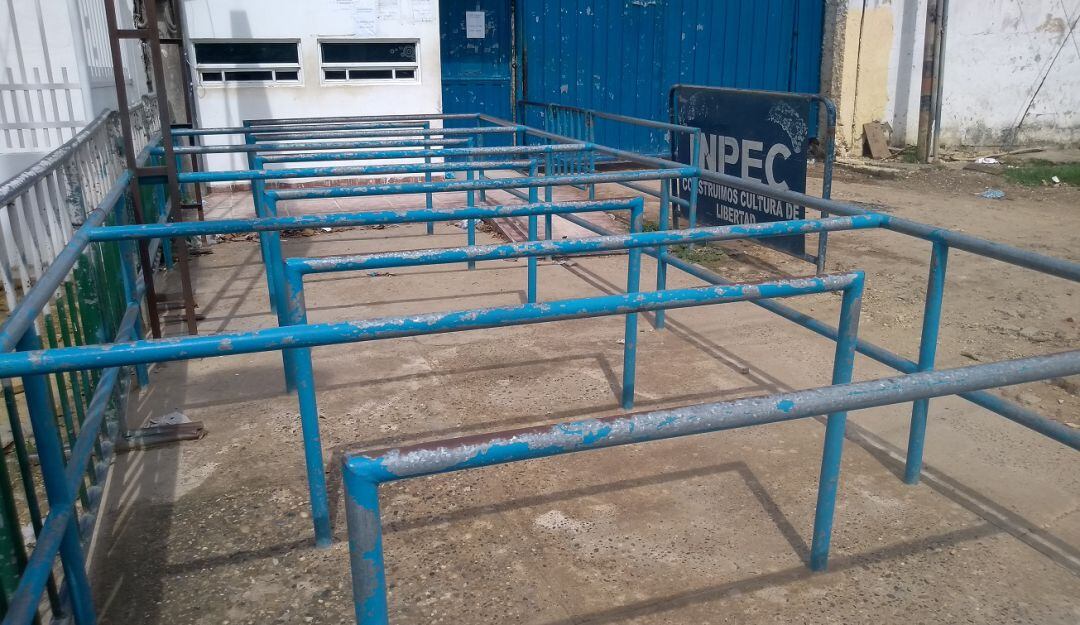 El hombre habría obligado a la víctima a consumir droga y la sometió a vejámenes sexuales. También la arrolló cuando ella intentó escapar