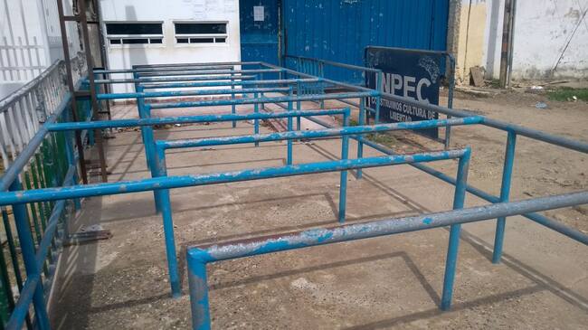 El hombre habría obligado a la víctima a consumir droga y la sometió a vejámenes sexuales. También la arrolló cuando ella intentó escapar