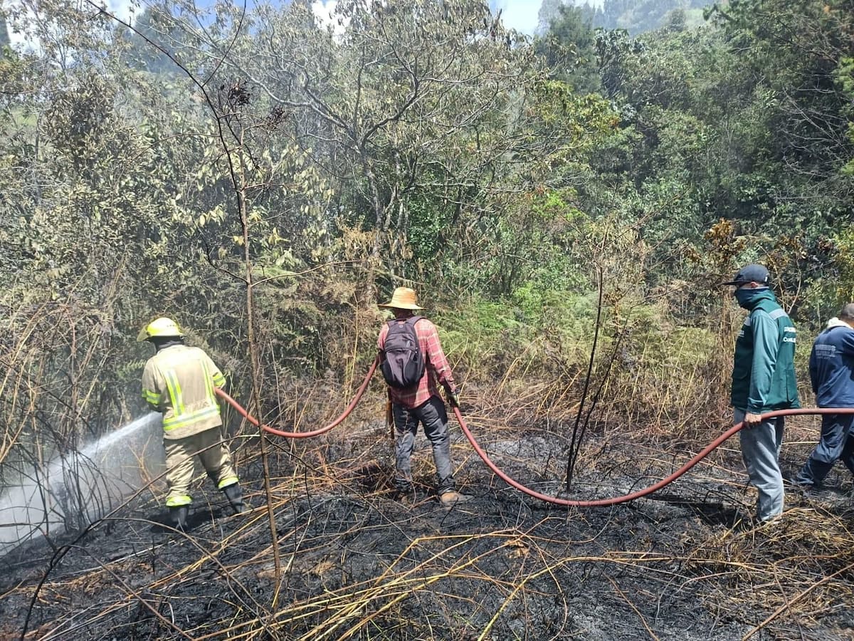Una quema provocada puso en riesgo a los habitantes de una vereda en Guarne