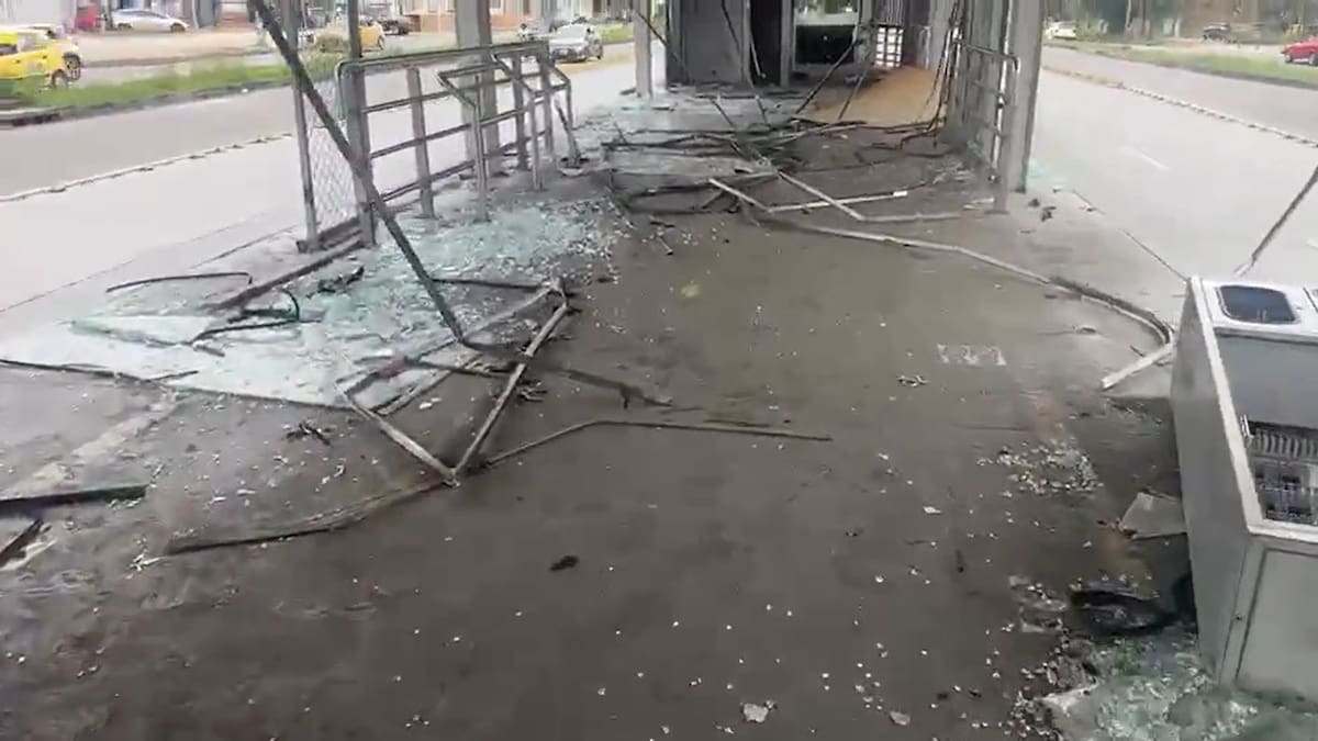 Siguen vandalizando las estaciones de Metrolínea: esta vez fue la de Provenza
