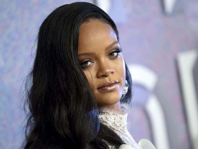 Rihanna comparte foto de una ‘mini clon’ en redes sociales