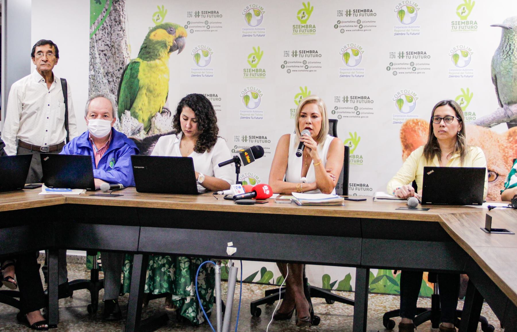 Olga Lucía Alfonso Ianini, director de Cortolima