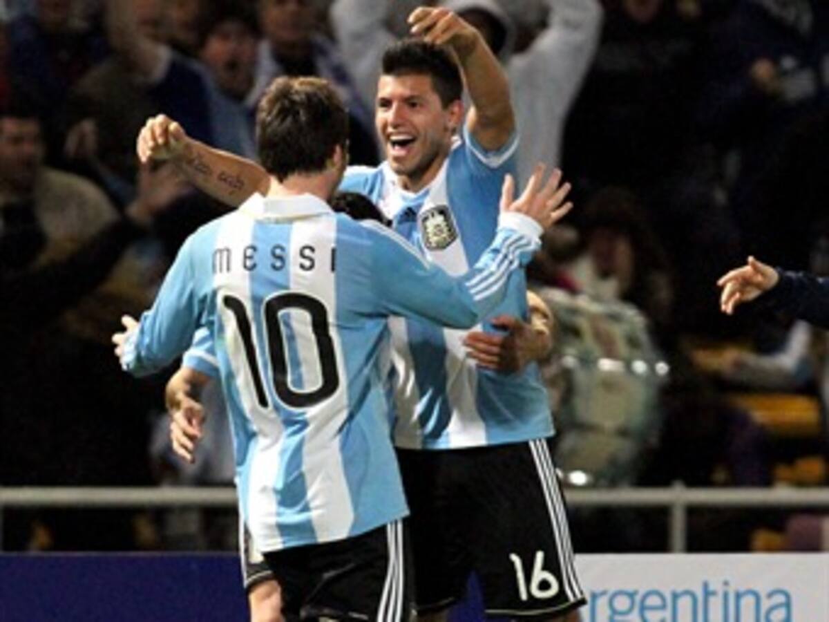 Argentina logra triunfo redentor que la clasifica a los cuartos de final