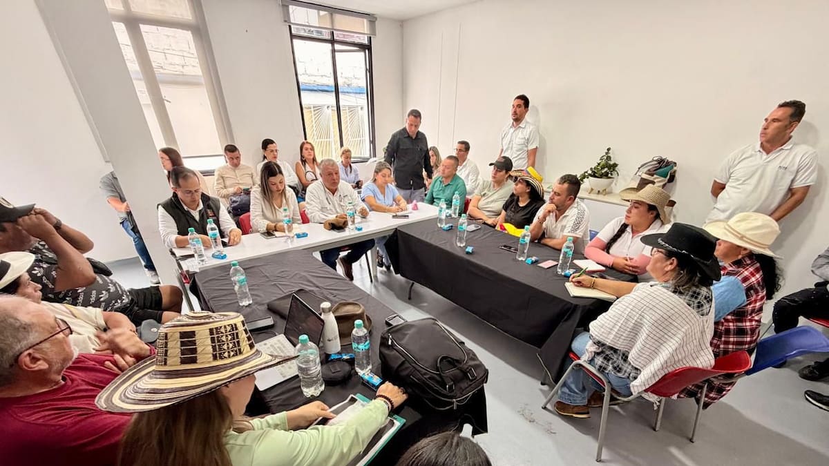 Acuerdos con comunidades rurales permiten levantar bloqueos en Dosquebradas por cobro del predial