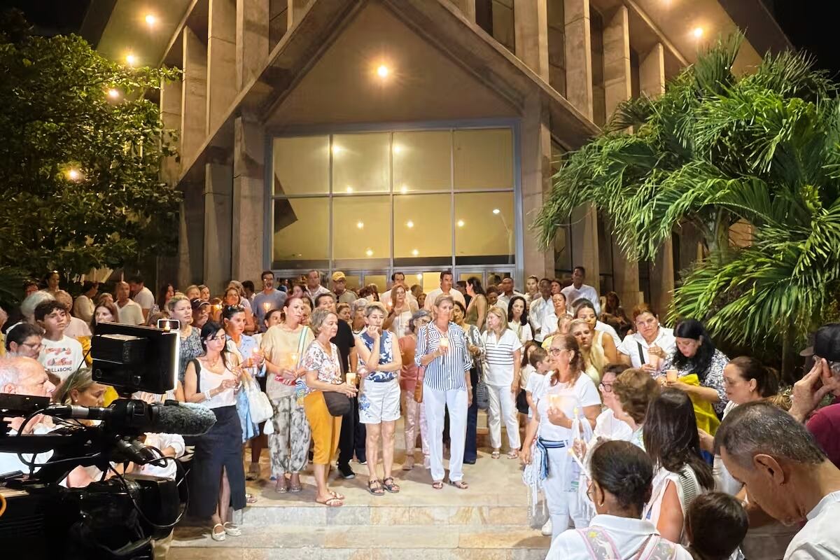 Cartagena se unió a la jornada de velatón nacional por Miguel Uribe