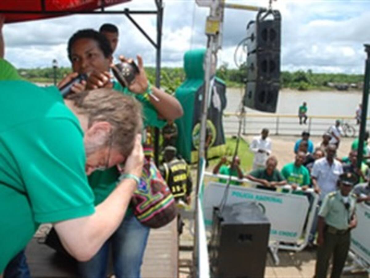 Mockus recibió 'bautizo negro' en el Chocó