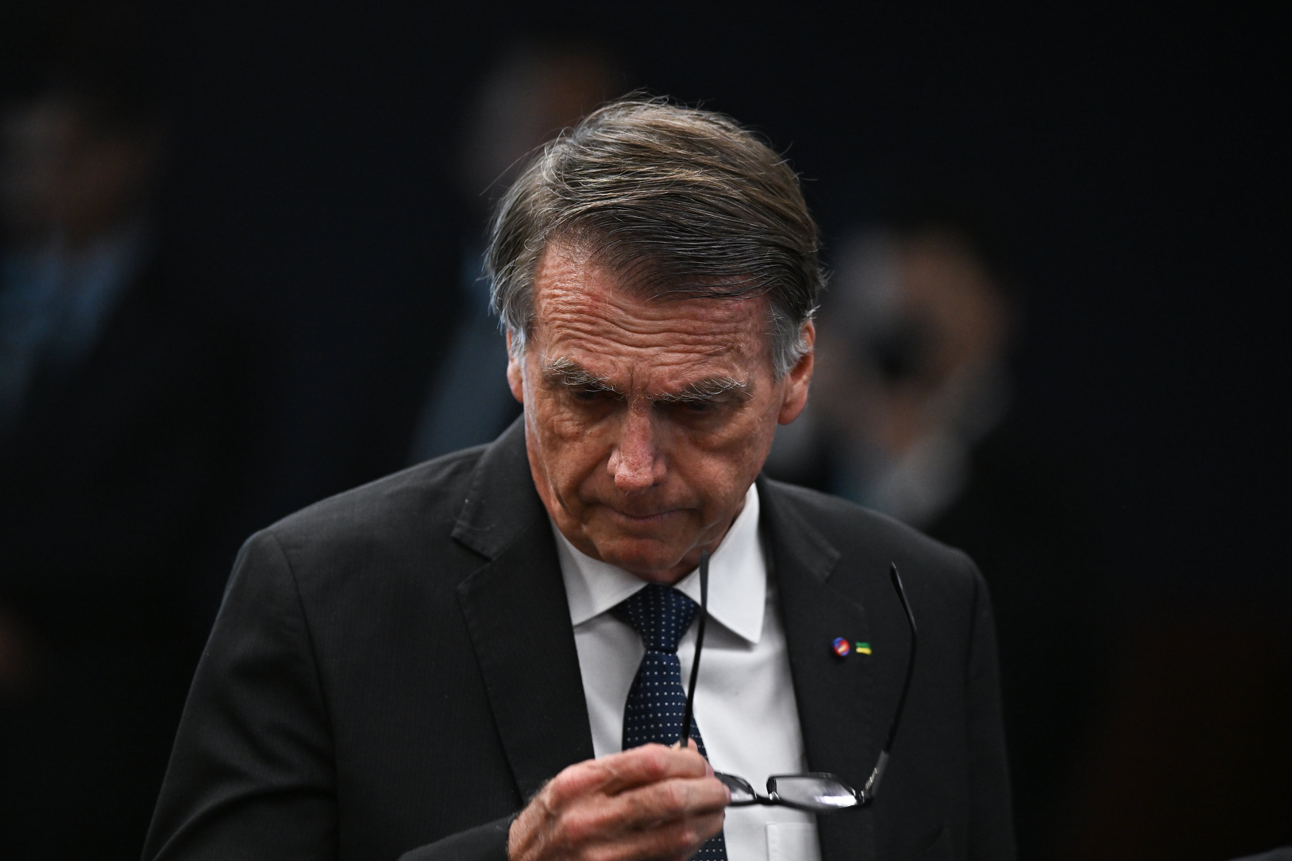 El expresidente de Brasil (2019-2022), Jair Bolsonaro, asiste a la segunda sesión de interrogatorio ante el Tribunal Supremo este martes, en Brasilia (Brasil). EFE/ Andre Borges