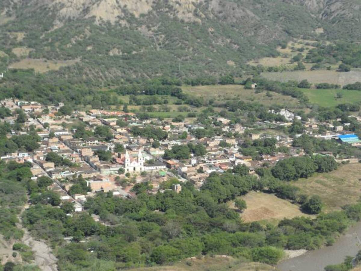 El río Chicamocha se puede atravesar a pie por la fuerte sequía
