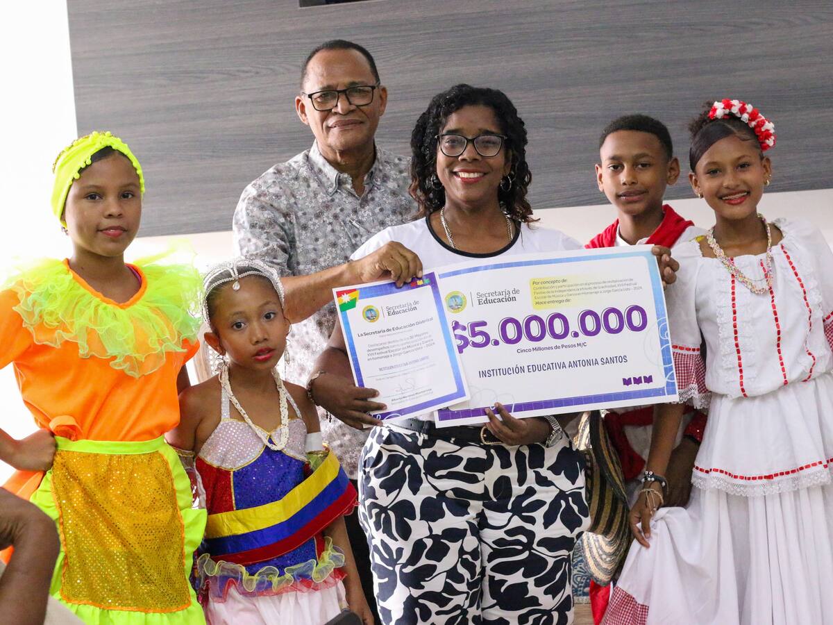 Distrito entregó $160 millones a grupos de danza destacados en el Festival Escolar Jorge García Usta