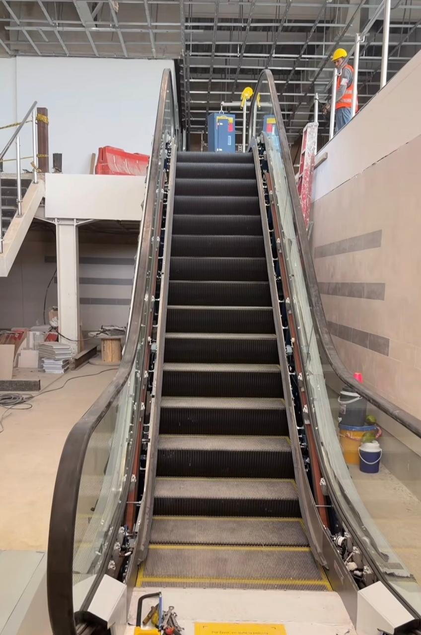 Obras en escaleras eléctricas en el aeropuerto Ernesto Cortissoz