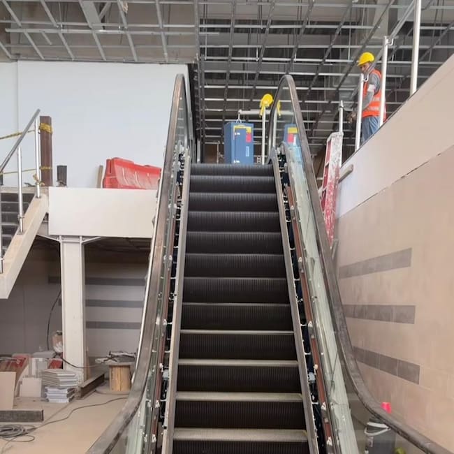 Obras en escaleras eléctricas en el aeropuerto Ernesto Cortissoz