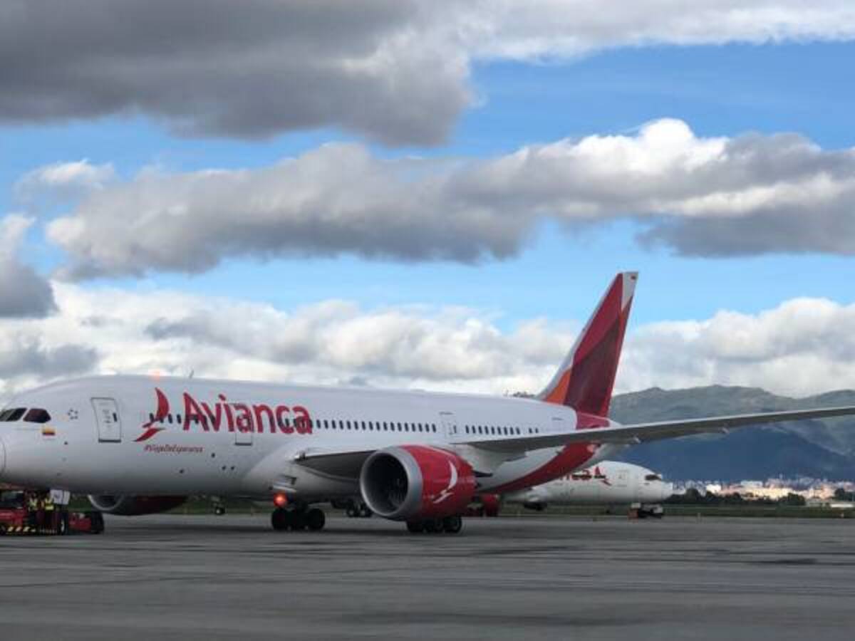 Cientos de pasajeros afectados por cancelaciones en vuelos de Avianca