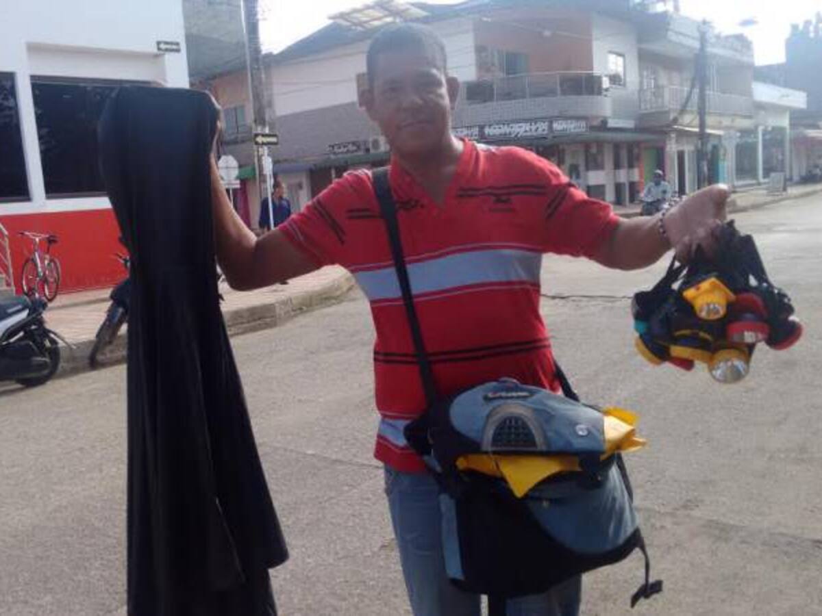 Un kit para sobrevivir en la selva les venden en Turbo a los migrantes cubanos