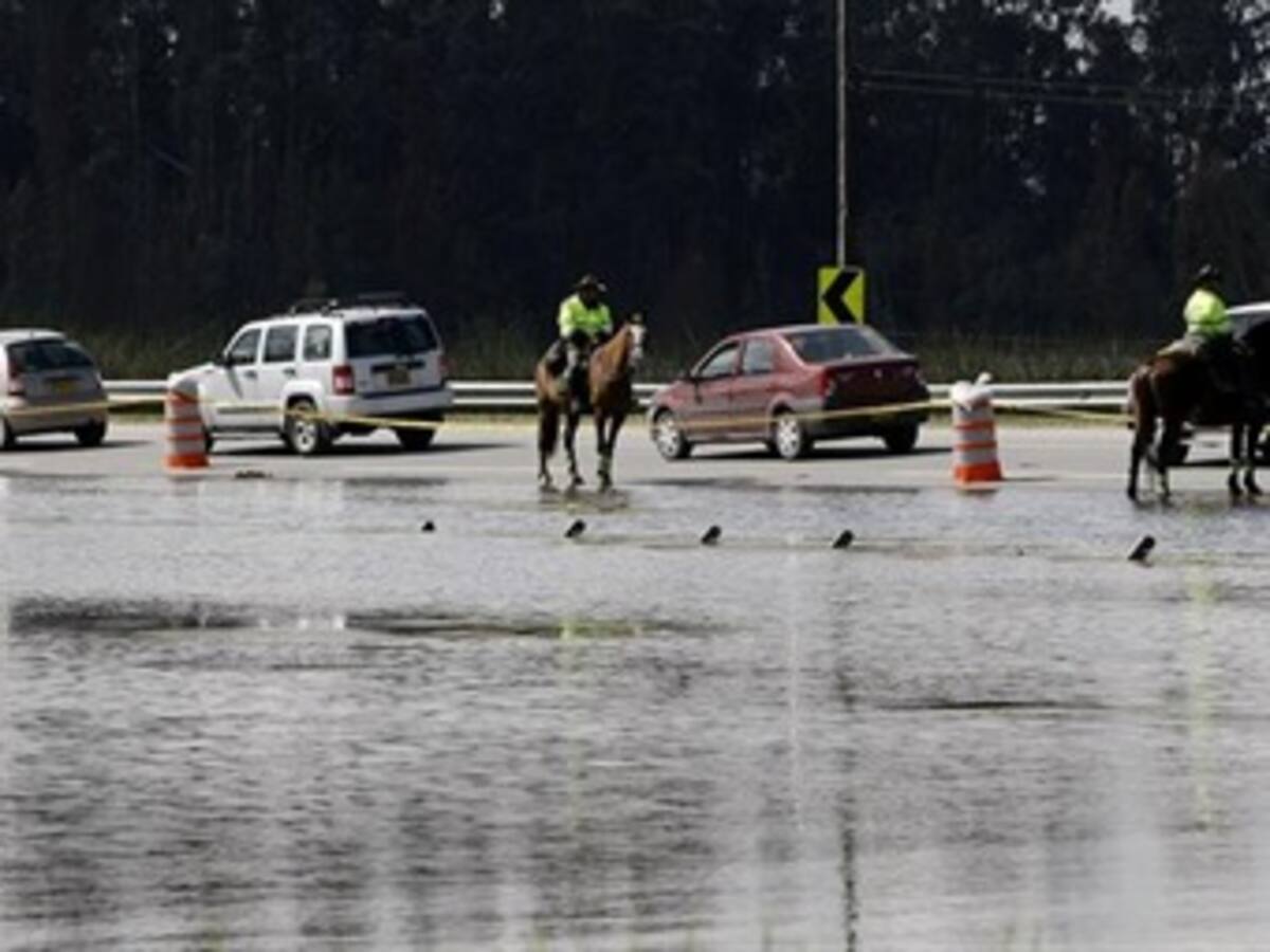 El Río Bogotá alcanzó su punto más alto del año. Paso restringido en la variante Teletón