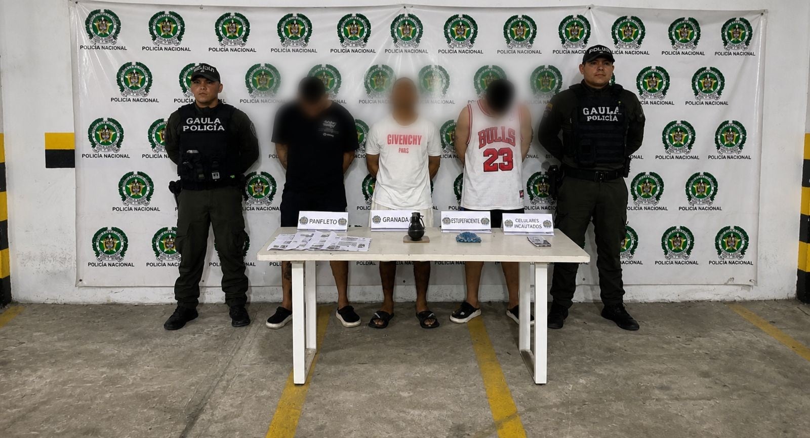 Algunos de los capturados señalados de extorsión. Foto: Policía.