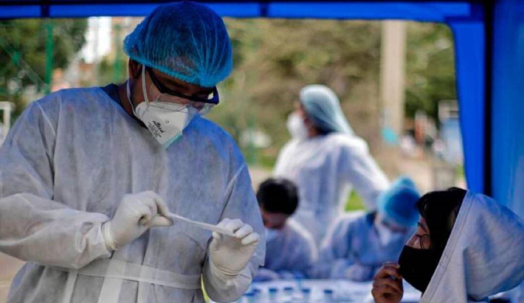 Autoridades de salud piden no bajar la guardia con el COVID-19