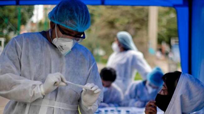 Autoridades de salud piden no bajar la guardia con el COVID-19