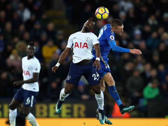 Tottenham con Dávinson tropieza en Leicester y se aleja del título