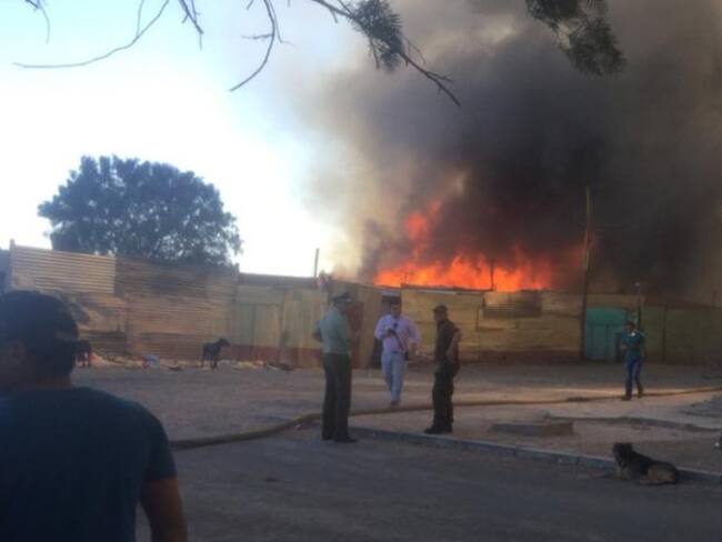 Incendio en Chile deja 100 casas destruidas