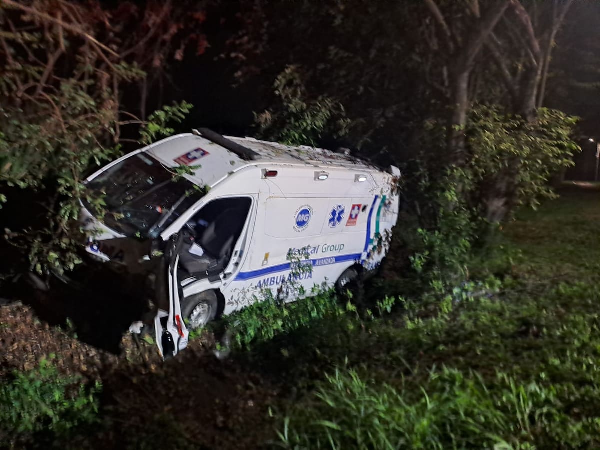 Cuatro heridos deja accidente de ambulancia en la vía Cali-Palmira