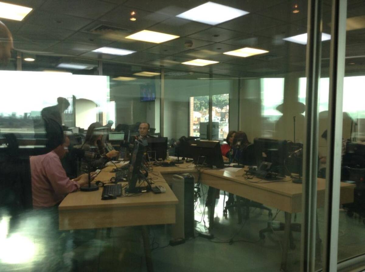 En un ambiente de nostalgia el equipo de Caracol se une para decir una vez más #GraciasPelaez.