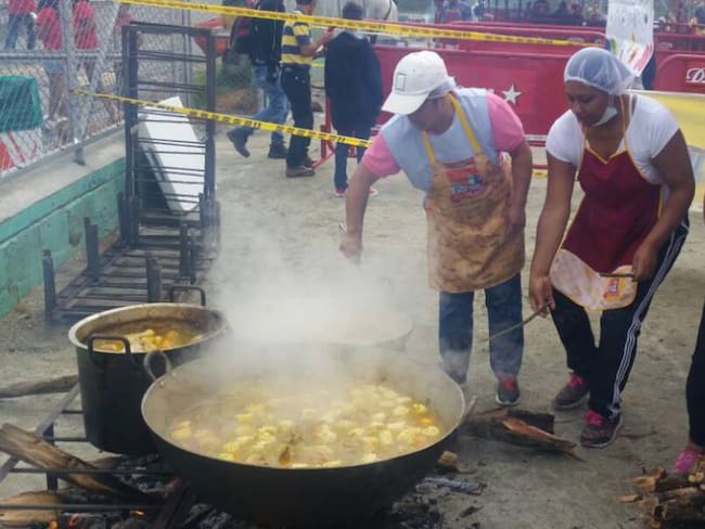 Antioqueños inician el año con la tradicional sancochada en El Salado.