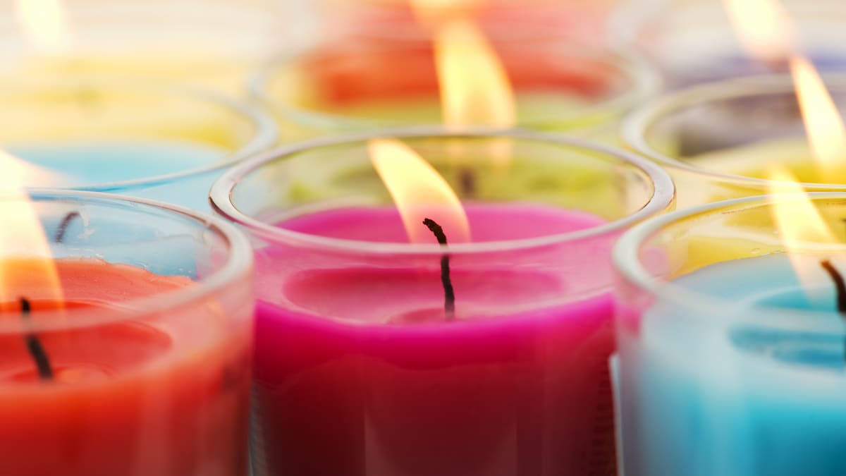 ¿Sabía que las velas aromáticas contaminan el aire de su casa? Esto dice la ciencia