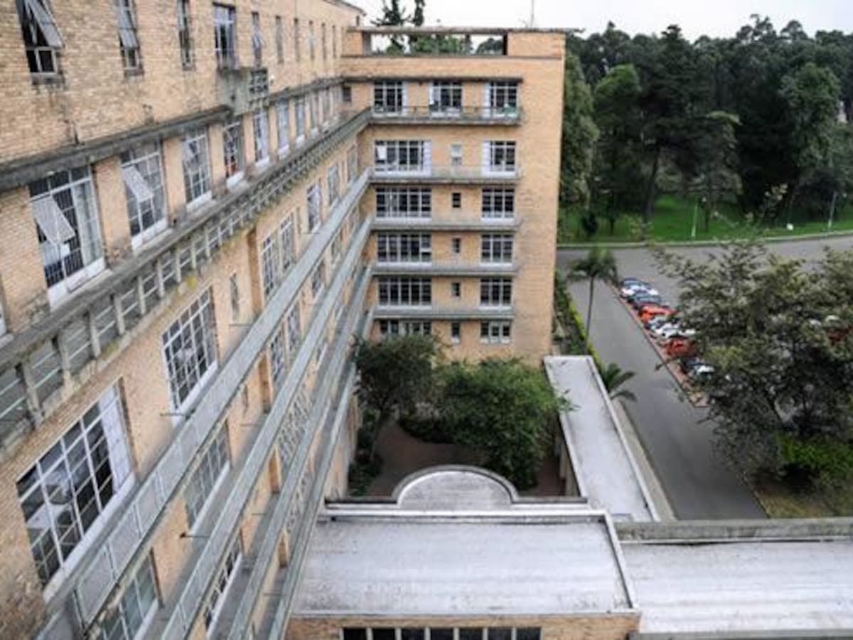 Servicio de urgencias del Hospital San Carlos supera el 130%: alta demanda sería causa de cierre