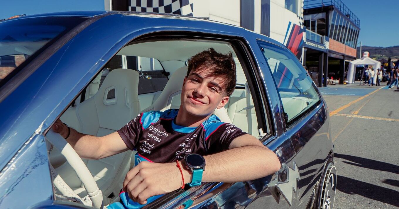 David Alonso montado en 'Rayo'.
Tomada de X: @AsparTeam