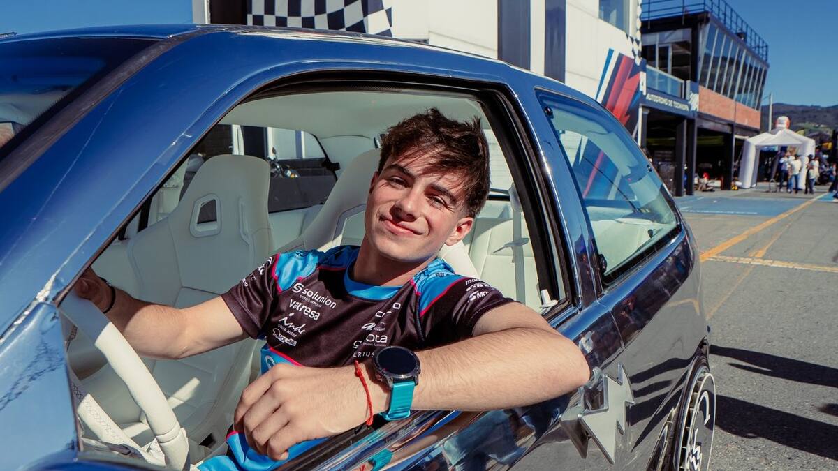 David Alonso recibió sorpresa de J Balvin: emotivo video