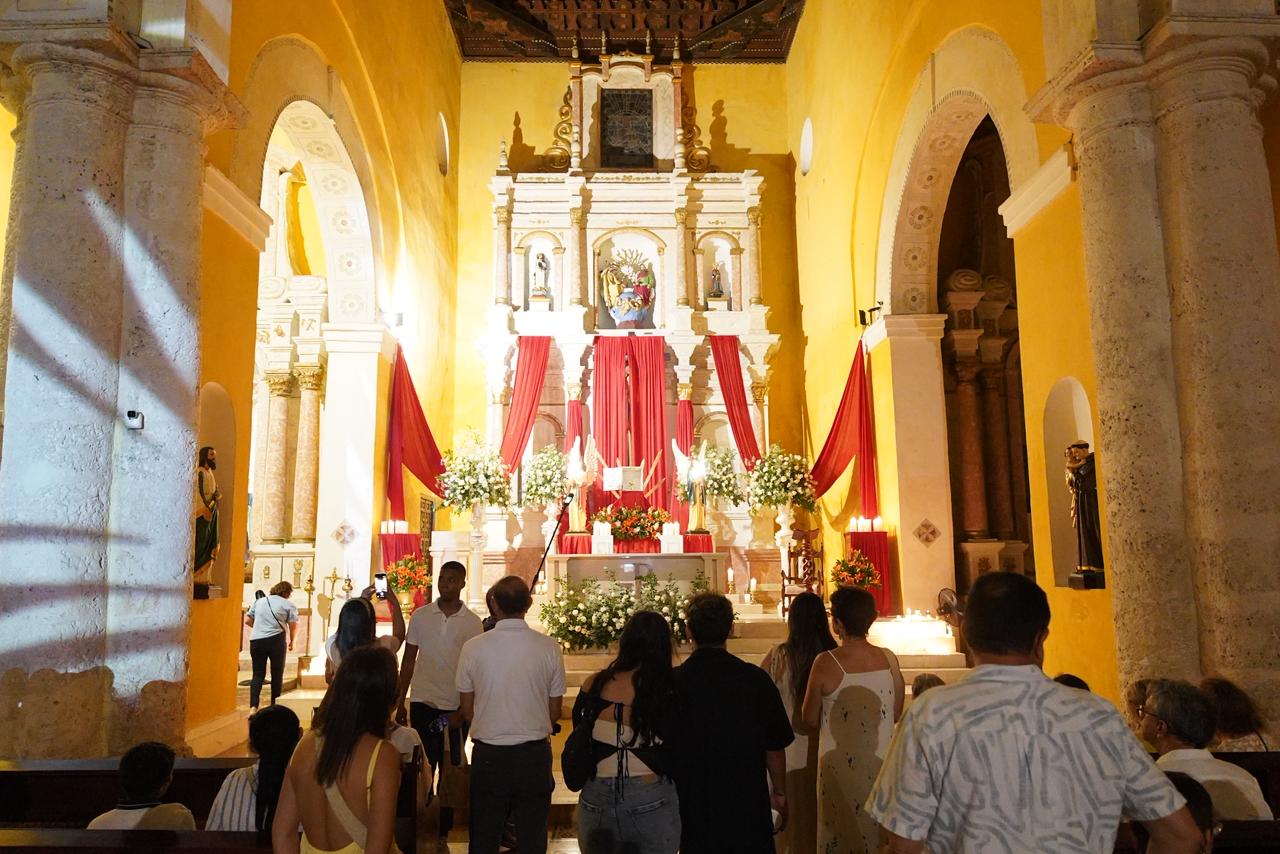 Con nutrida asistencia de fieles, Cartagena de Indias vivió un solemne recorrido por sus templos
