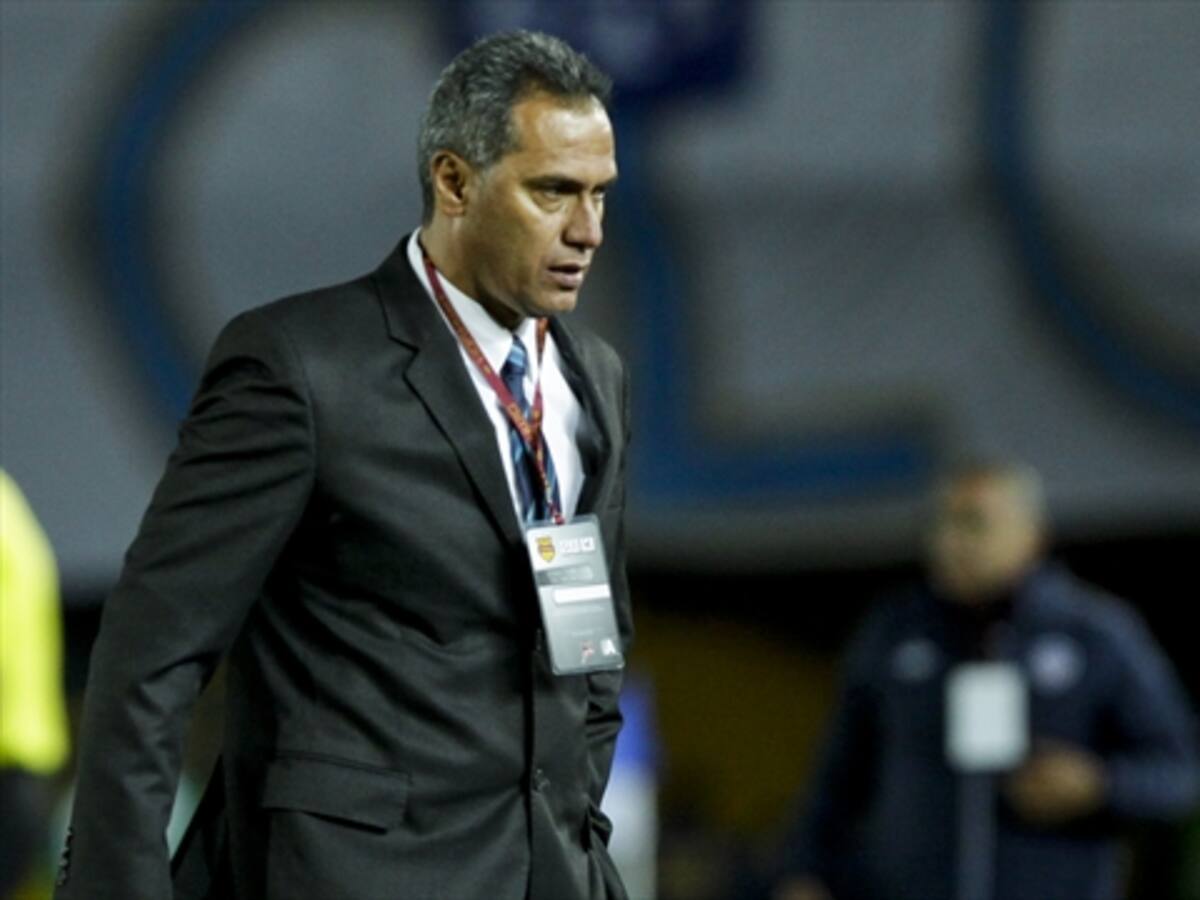 Independiente Medellín anuncia la salida del DT Hernán Torres