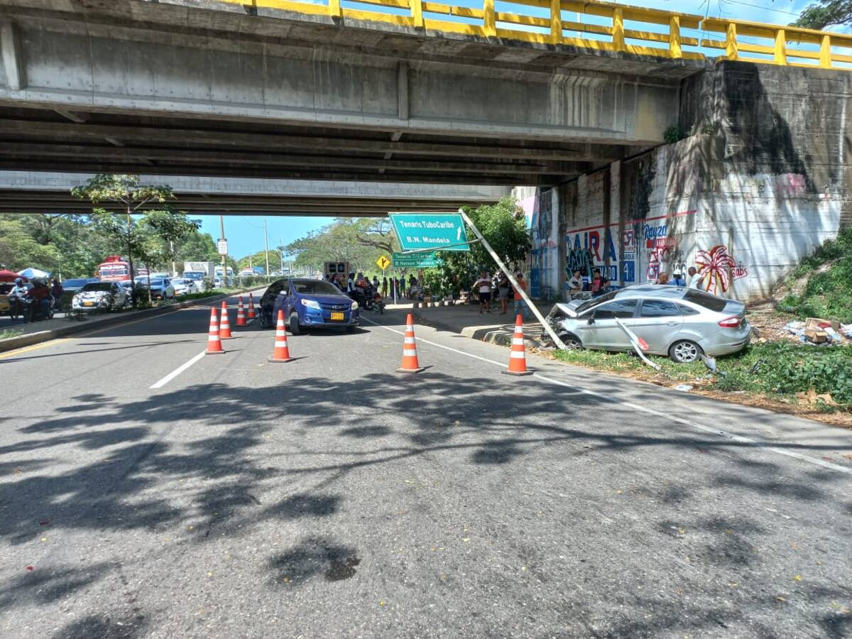 Choque entre dos vehículos particulares dejó tres mujeres heridas en Bolívar