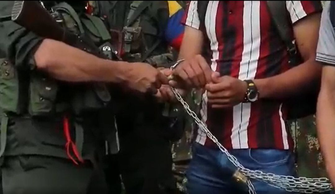Los dos hombres fueron recibidos por el Comité Internacional de la Cruz Roja y luego se reencontraron con sus familiares