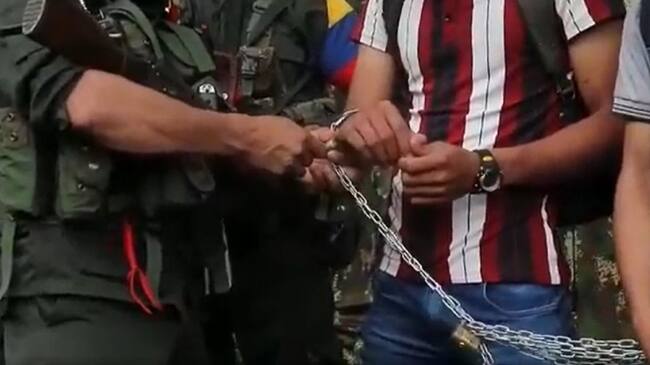 Los dos hombres fueron recibidos por el Comité Internacional de la Cruz Roja y luego se reencontraron con sus familiares