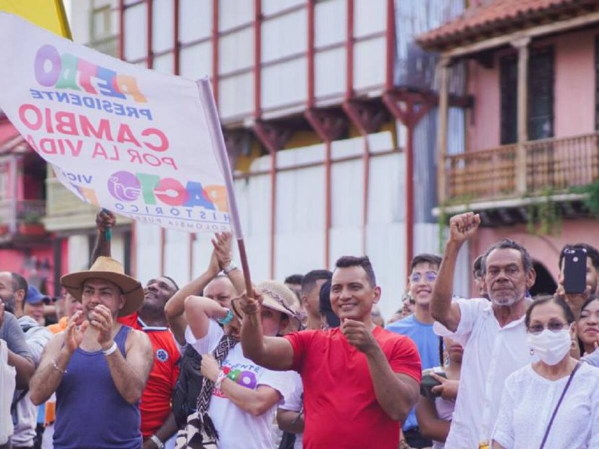 Cartageneros se reunieron en la Plaza de los Coches para posesión de Petro