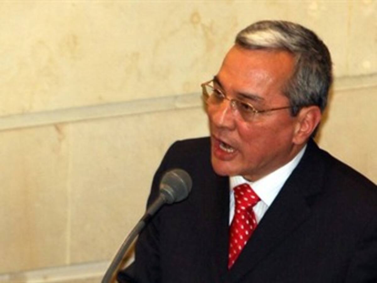 Auxiliar de magistrado Villarraga es teniente retirado: Ejército