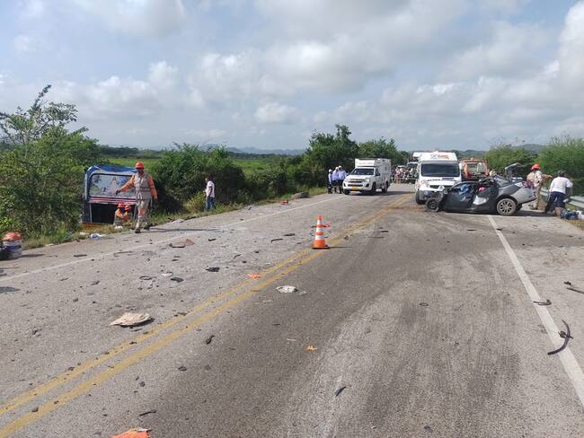 Tres muertos en aparatoso accidente vehicular cerca a Calamar, Bolívar