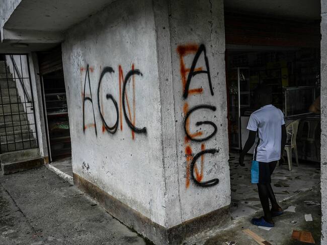 ¿Están usando a las AGC como “chivos expiatorios” para los tapar escándalos del Gobierno?