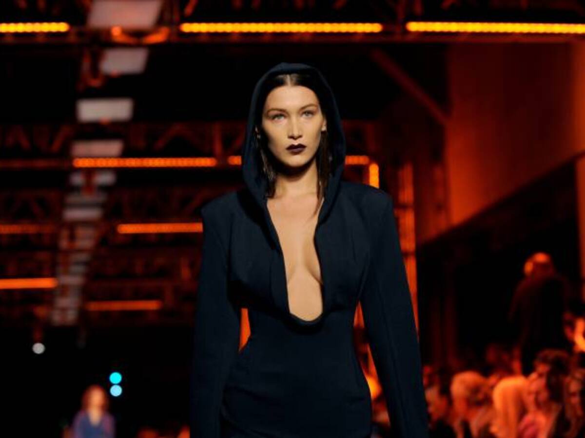 Bella Hadid se cae en la pasarela de la semana de la moda de Nueva York