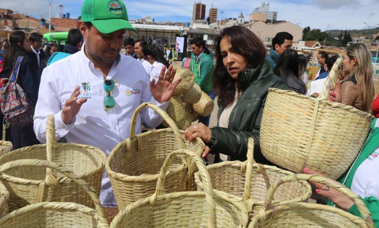 Gobierno de Boyacá  entrega 3.270 canastos lo que ayuda a disminuir el uso de plásticos.