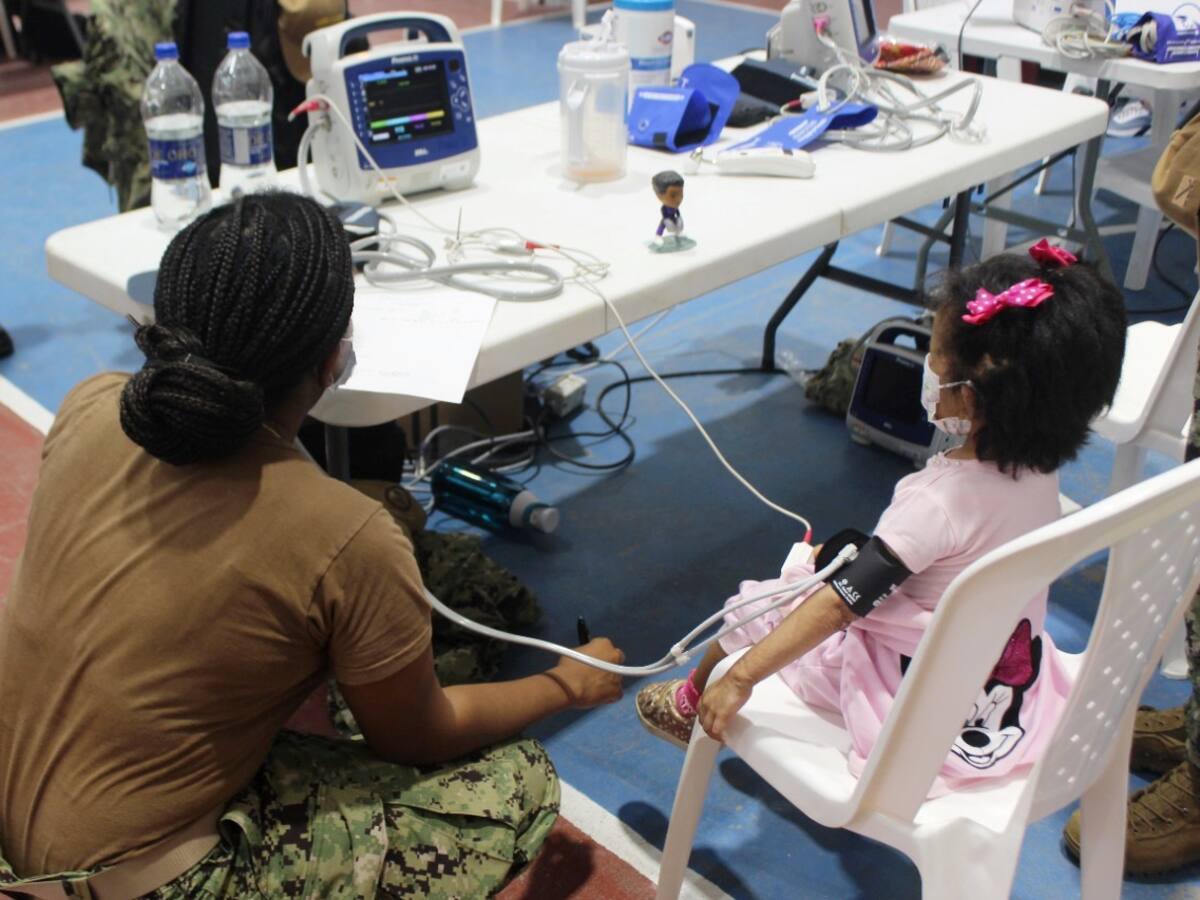 Niña indígena de Arauca recibió cirugía en el Buque Hospital USNS Comfort