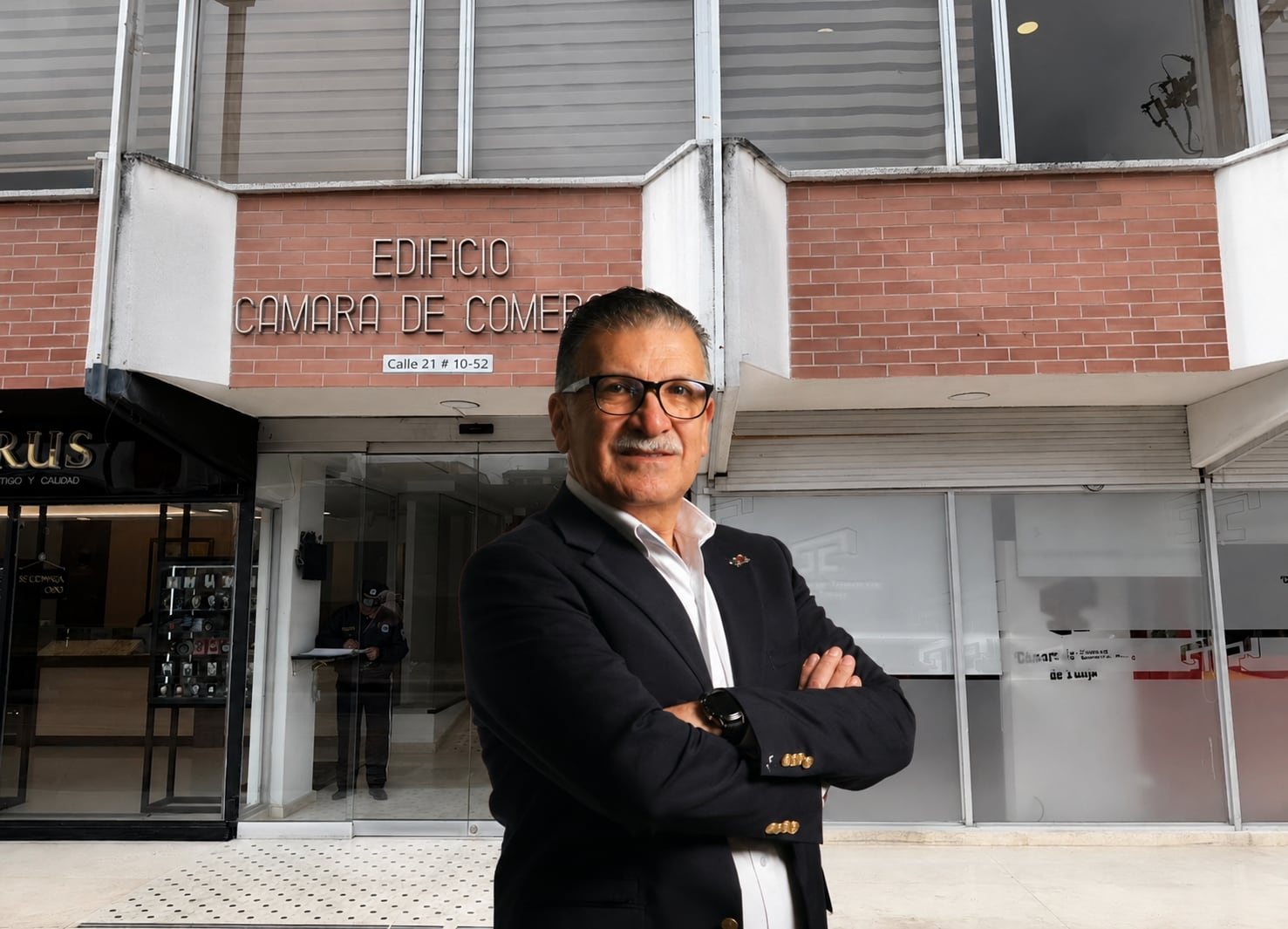 La entidad asegura haber garantizado el mínimo vital y la seguridad social del exdirectivo mientras avanza el proceso judicial.